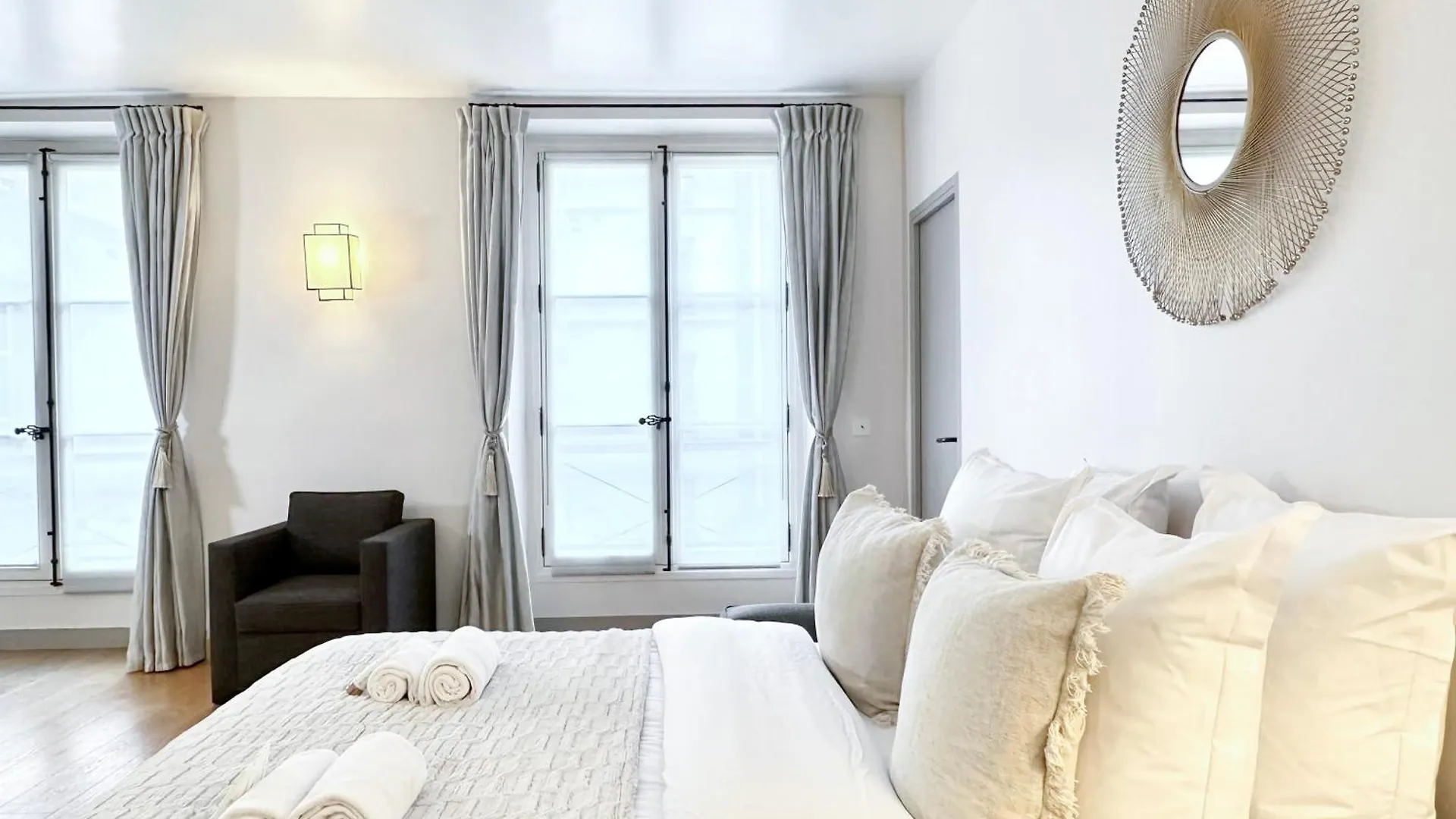 Luxembourg Garden Family Flat Delight *