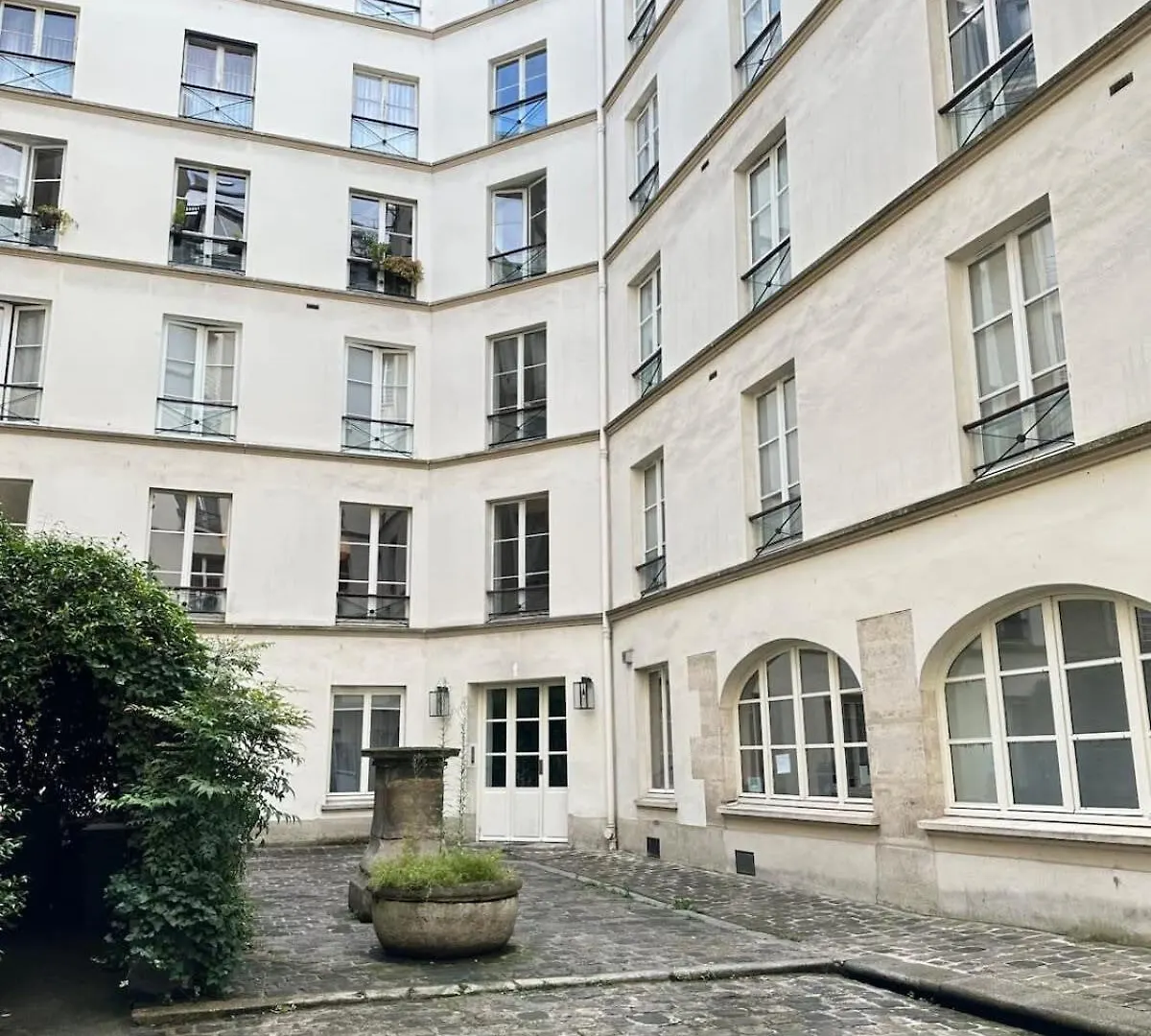 Luxembourg Garden Family Flat Delight *