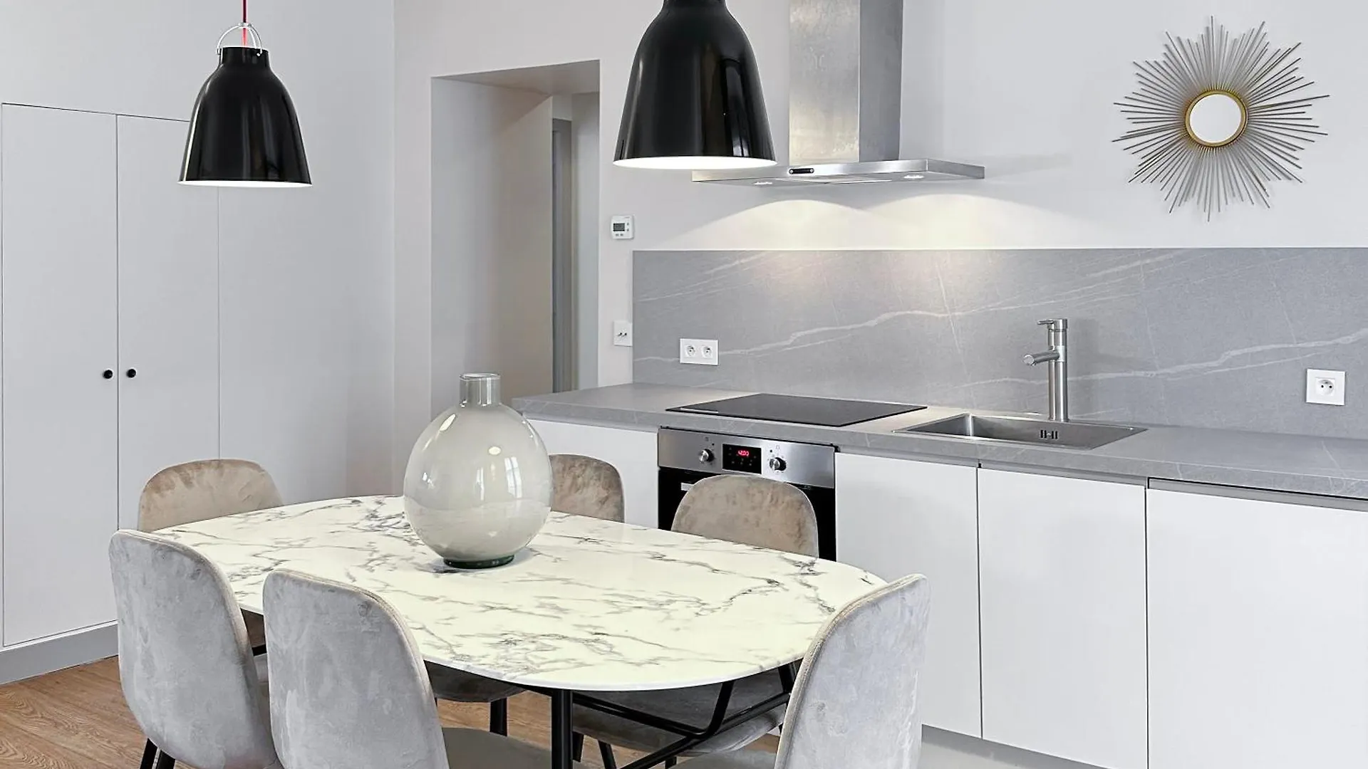 Luxembourg Garden Family Flat Delight