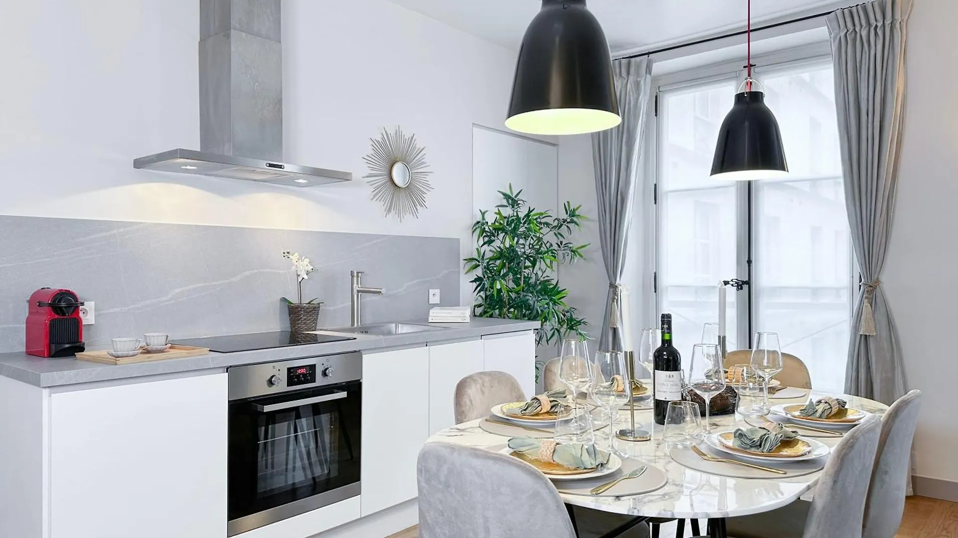 Luxembourg Garden Family Flat Delight