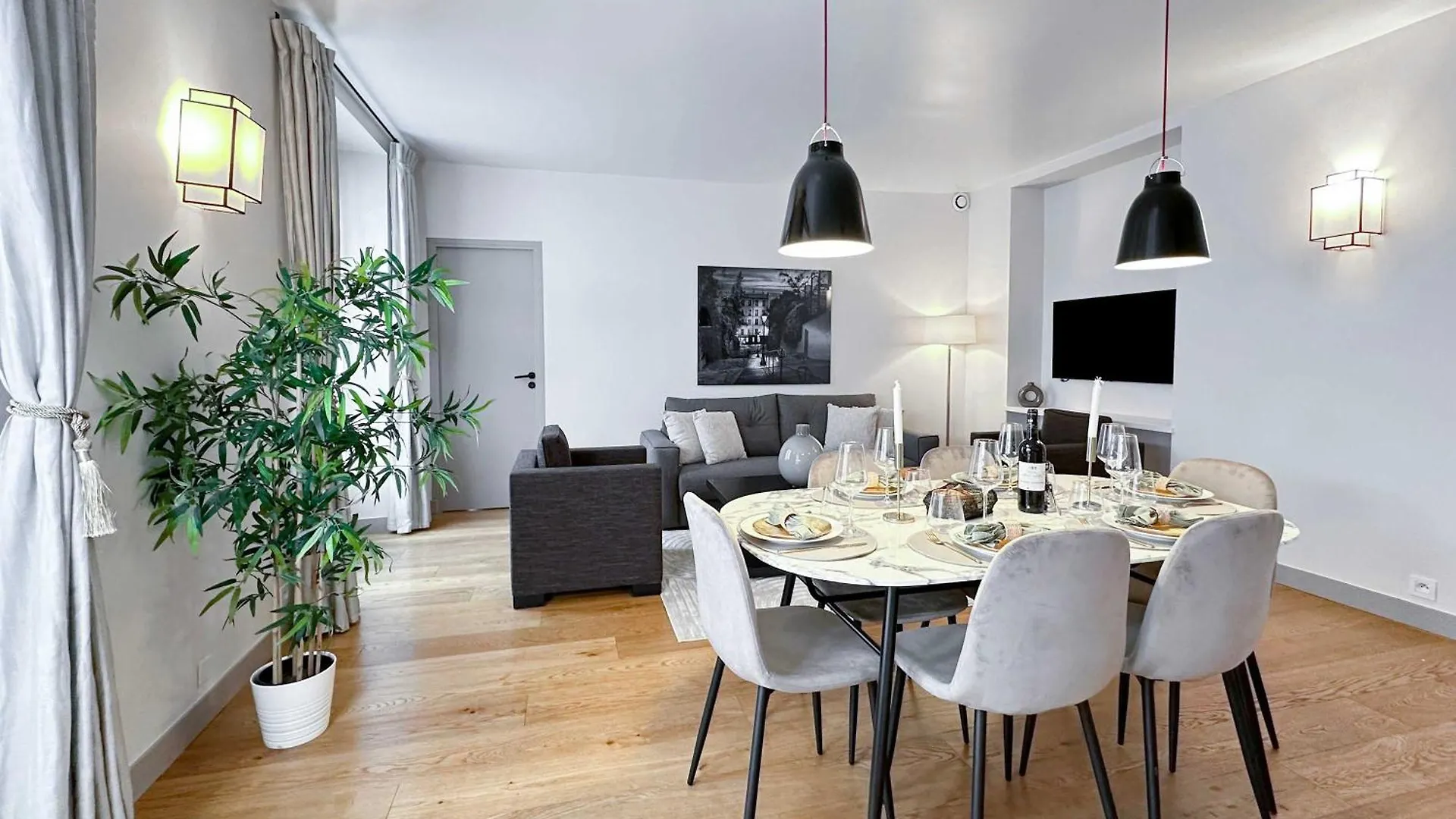 Luxembourg Garden Family Flat Delight *