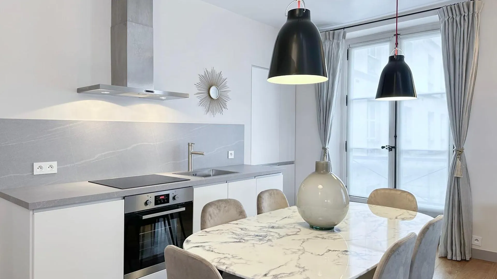 Luxembourg Garden Family Flat Delight