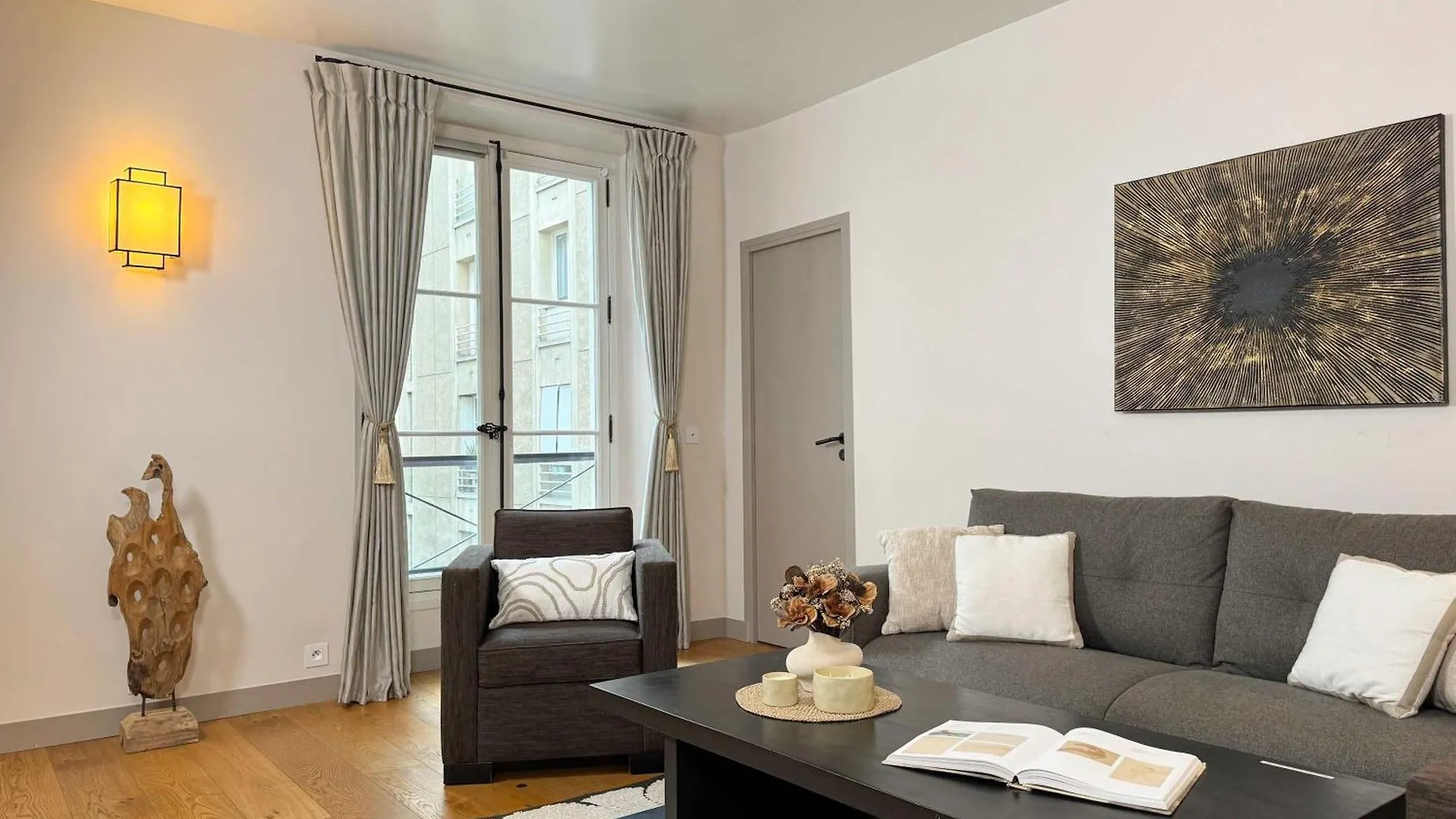 Luxembourg Garden Family Flat Delight *